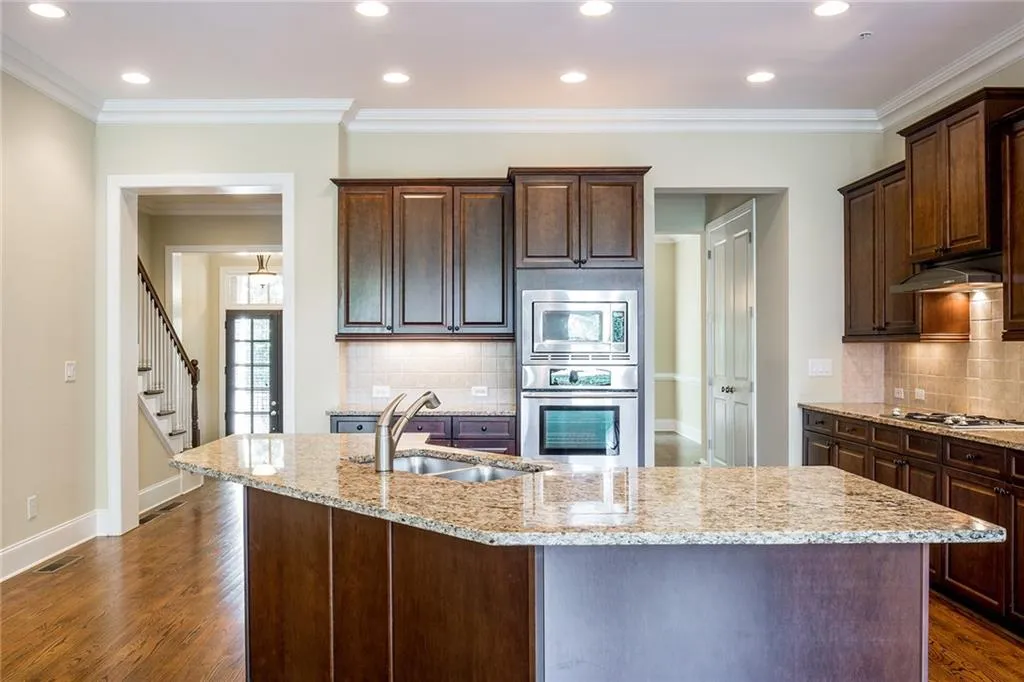 657 Lockton Place, Sandy Springs, Georgia 30342, 3 Bedrooms Bedrooms, ,3 BathroomsBathrooms,Residential,Sold,657 Lockton Place,6893973