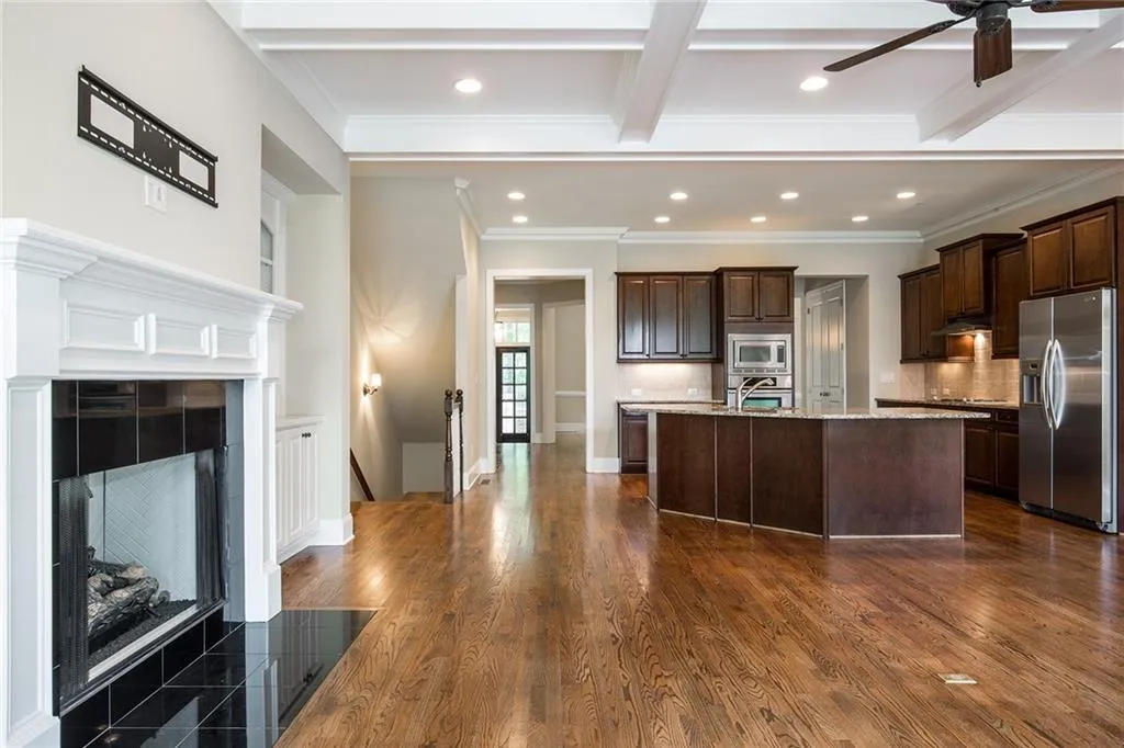 657 Lockton Place, Sandy Springs, Georgia 30342, 3 Bedrooms Bedrooms, ,3 BathroomsBathrooms,Residential,Sold,657 Lockton Place,6893973