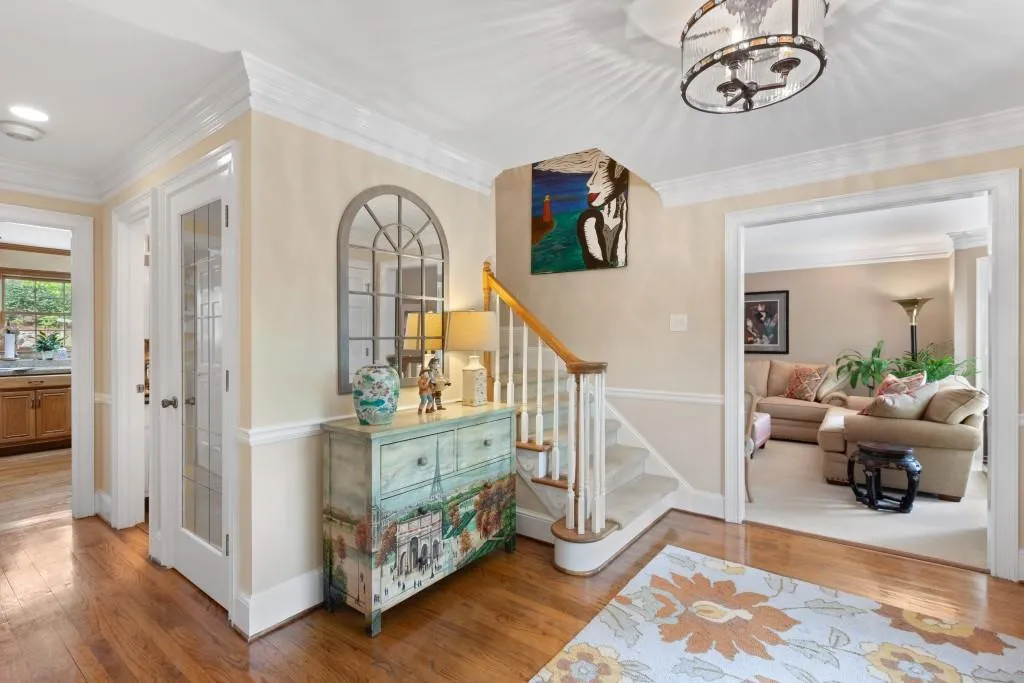 7800 Jett Ferry Road, Sandy Springs, Georgia 30350, 5 Bedrooms Bedrooms, ,3 BathroomsBathrooms,Residential,Sold,7800 Jett Ferry Road,7036885