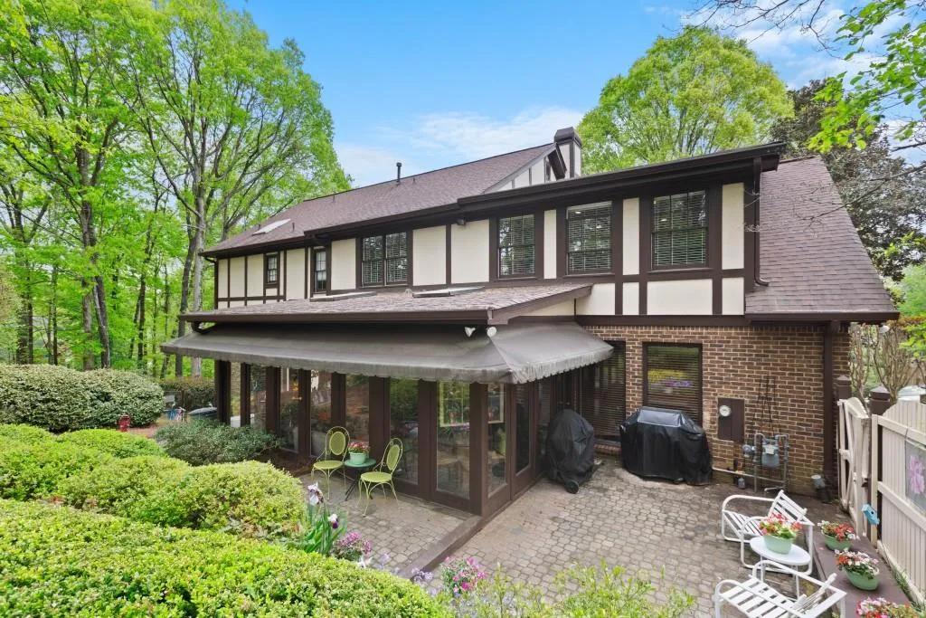 7800 Jett Ferry Road, Sandy Springs, Georgia 30350, 5 Bedrooms Bedrooms, ,3 BathroomsBathrooms,Residential,Sold,7800 Jett Ferry Road,7036885