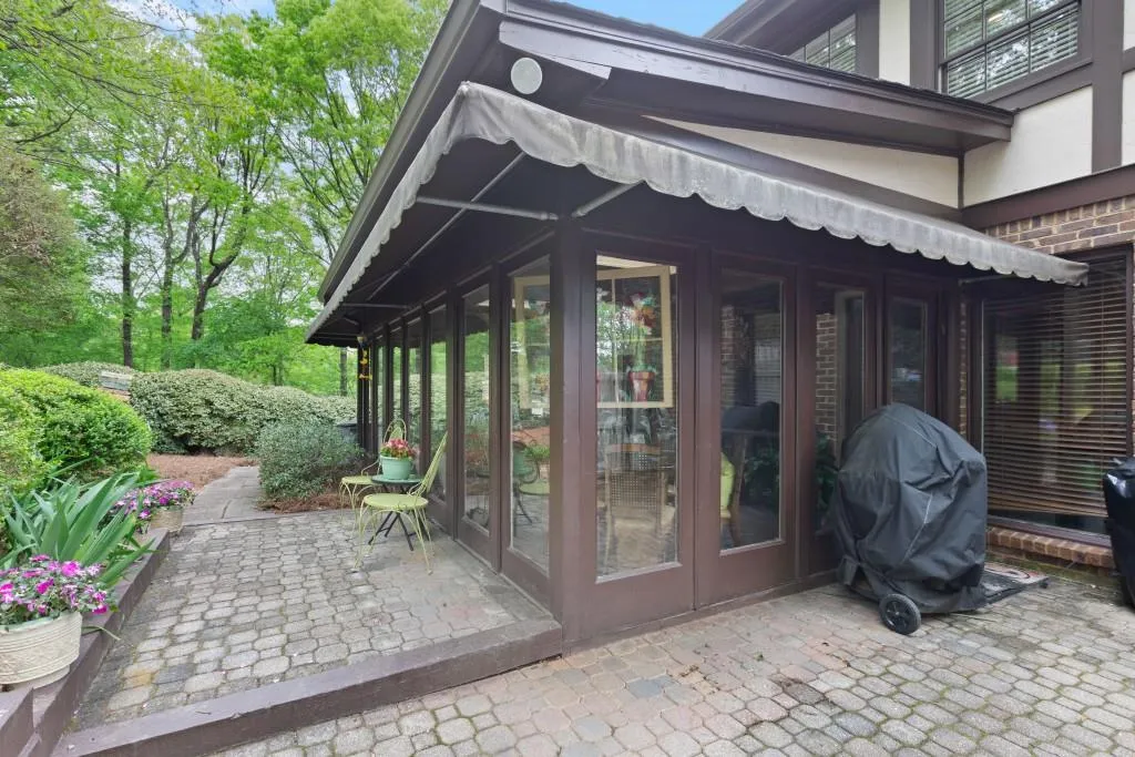 7800 Jett Ferry Road, Sandy Springs, Georgia 30350, 5 Bedrooms Bedrooms, ,3 BathroomsBathrooms,Residential,Sold,7800 Jett Ferry Road,7036885