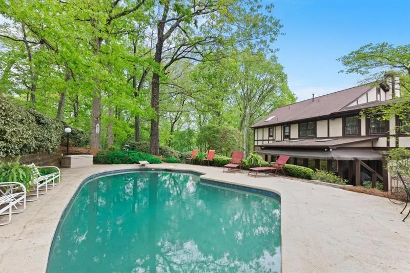 7800 Jett Ferry Road, Sandy Springs, Georgia 30350, 5 Bedrooms Bedrooms, ,3 BathroomsBathrooms,Residential,Sold,7800 Jett Ferry Road,7036885