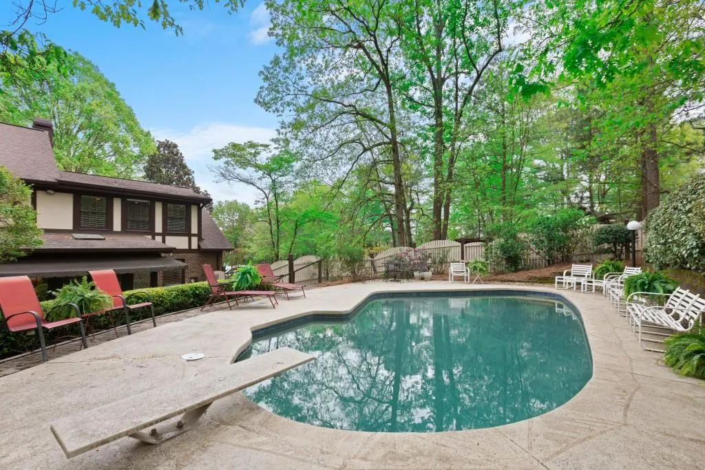 7800 Jett Ferry Road, Sandy Springs, Georgia 30350, 5 Bedrooms Bedrooms, ,3 BathroomsBathrooms,Residential,Sold,7800 Jett Ferry Road,7036885