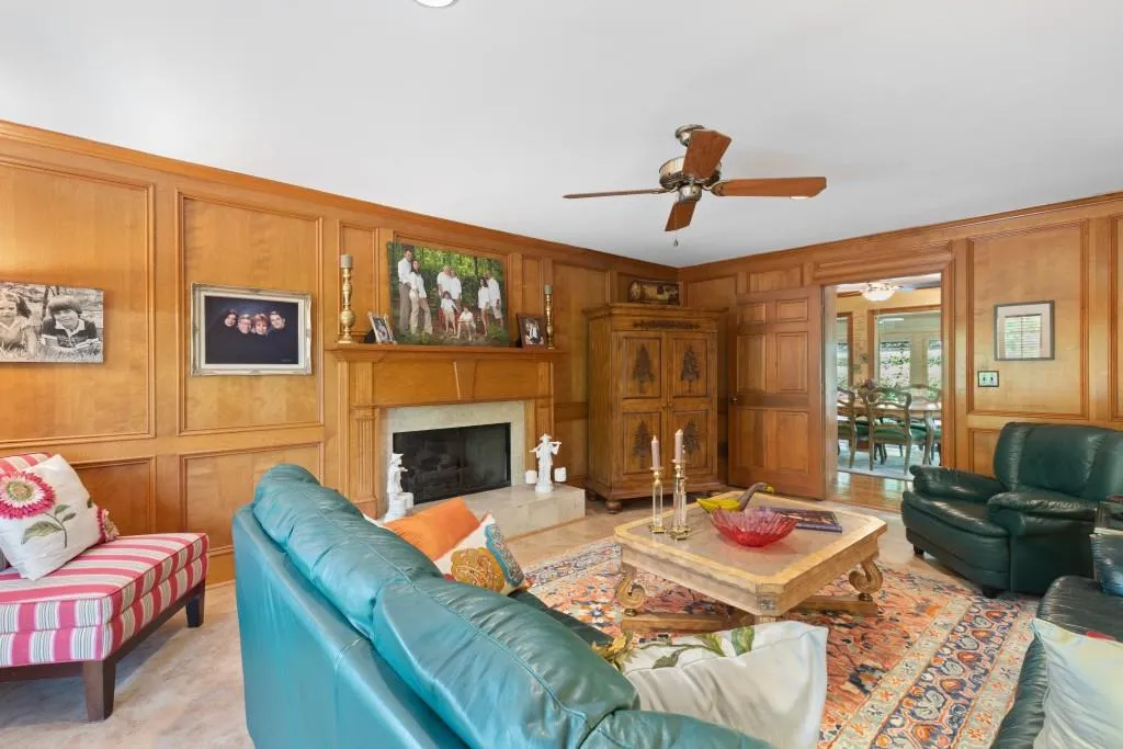 7800 Jett Ferry Road, Sandy Springs, Georgia 30350, 5 Bedrooms Bedrooms, ,3 BathroomsBathrooms,Residential,Sold,7800 Jett Ferry Road,7036885