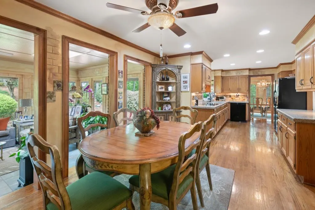 7800 Jett Ferry Road, Sandy Springs, Georgia 30350, 5 Bedrooms Bedrooms, ,3 BathroomsBathrooms,Residential,Sold,7800 Jett Ferry Road,7036885