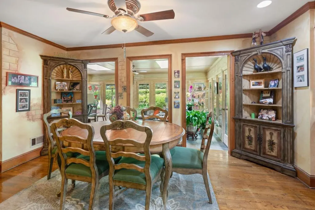7800 Jett Ferry Road, Sandy Springs, Georgia 30350, 5 Bedrooms Bedrooms, ,3 BathroomsBathrooms,Residential,Sold,7800 Jett Ferry Road,7036885