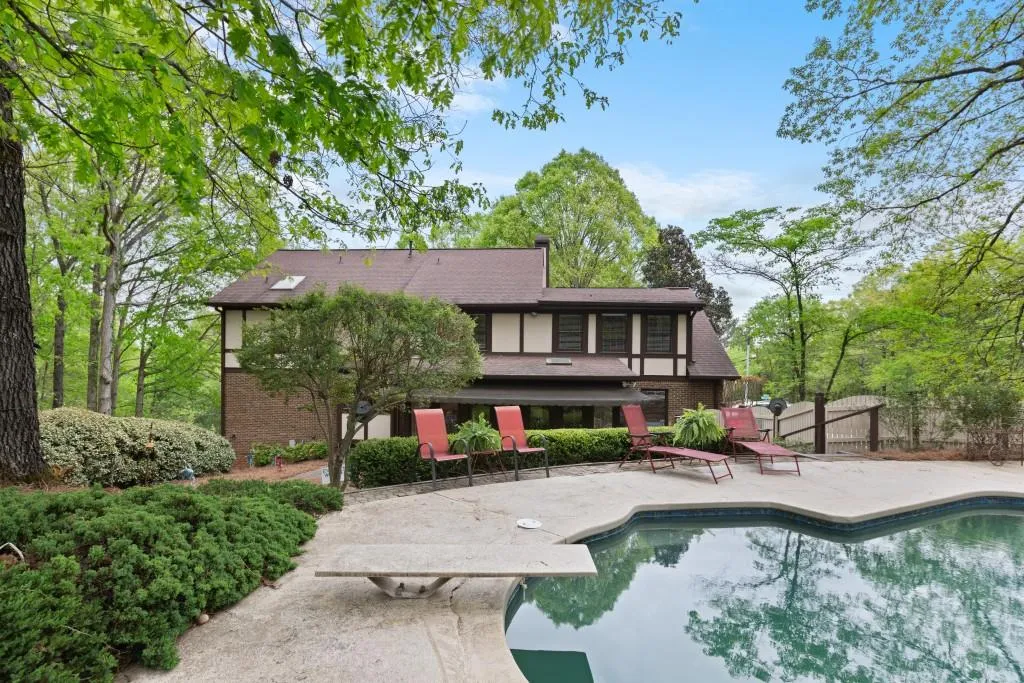 7800 Jett Ferry Road, Sandy Springs, Georgia 30350, 5 Bedrooms Bedrooms, ,3 BathroomsBathrooms,Residential,Sold,7800 Jett Ferry Road,7036885