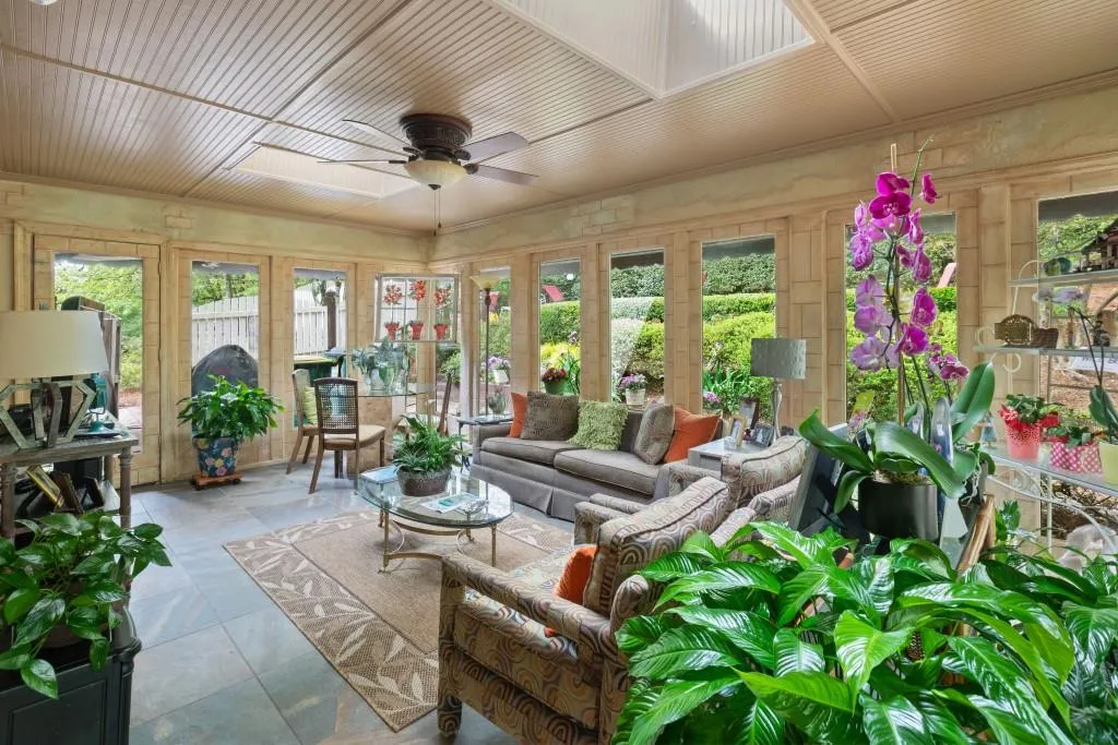 7800 Jett Ferry Road, Sandy Springs, Georgia 30350, 5 Bedrooms Bedrooms, ,3 BathroomsBathrooms,Residential,Sold,7800 Jett Ferry Road,7036885