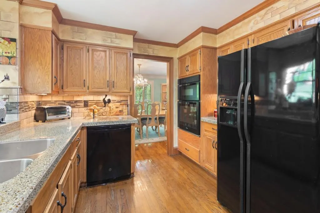 7800 Jett Ferry Road, Sandy Springs, Georgia 30350, 5 Bedrooms Bedrooms, ,3 BathroomsBathrooms,Residential,Sold,7800 Jett Ferry Road,7036885