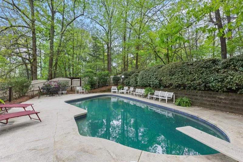 7800 Jett Ferry Road, Sandy Springs, Georgia 30350, 5 Bedrooms Bedrooms, ,3 BathroomsBathrooms,Residential,Sold,7800 Jett Ferry Road,7036885