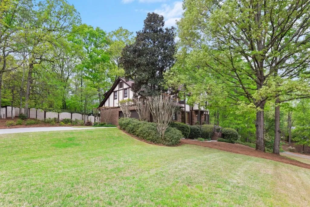 7800 Jett Ferry Road, Sandy Springs, Georgia 30350, 5 Bedrooms Bedrooms, ,3 BathroomsBathrooms,Residential,Sold,7800 Jett Ferry Road,7036885