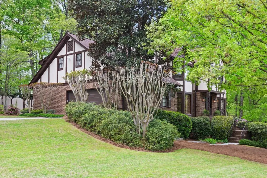7800 Jett Ferry Road, Sandy Springs, Georgia 30350, 5 Bedrooms Bedrooms, ,3 BathroomsBathrooms,Residential,Sold,7800 Jett Ferry Road,7036885