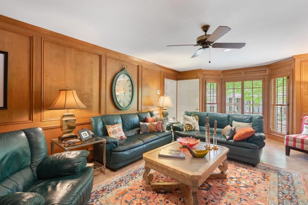 7800 Jett Ferry Road, Sandy Springs, Georgia 30350, 5 Bedrooms Bedrooms, ,3 BathroomsBathrooms,Residential,Sold,7800 Jett Ferry Road,7036885