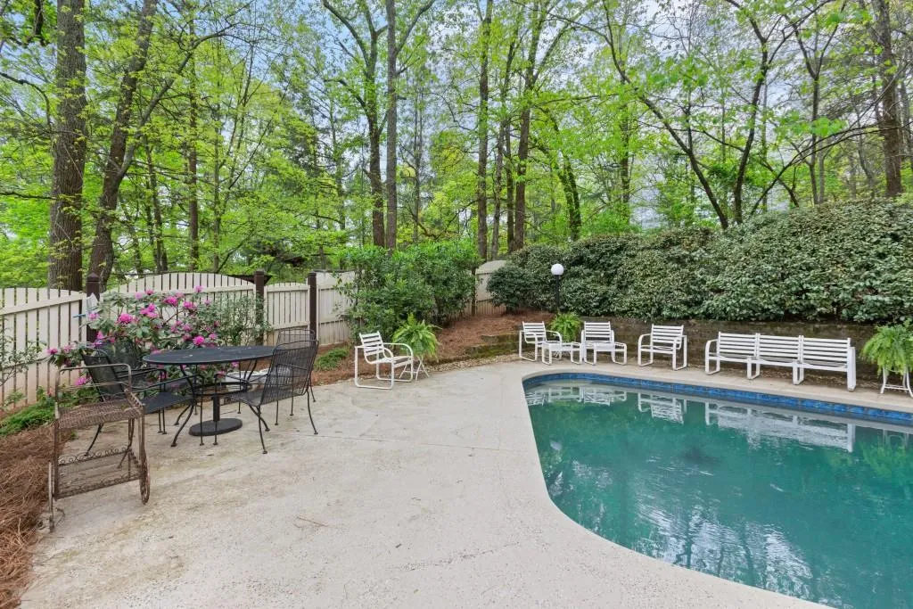 7800 Jett Ferry Road, Sandy Springs, Georgia 30350, 5 Bedrooms Bedrooms, ,3 BathroomsBathrooms,Residential,Sold,7800 Jett Ferry Road,7036885