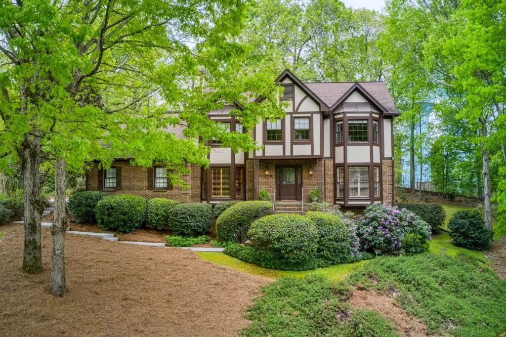 7800 Jett Ferry Road, Sandy Springs, Georgia 30350, 5 Bedrooms Bedrooms, ,3 BathroomsBathrooms,Residential,Sold,7800 Jett Ferry Road,7036885