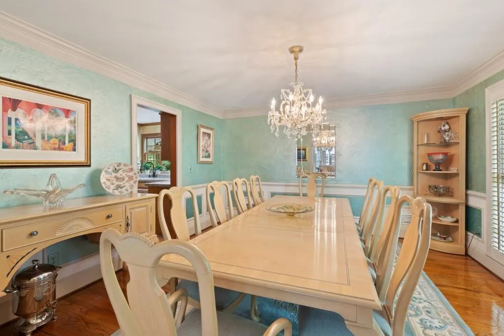 7800 Jett Ferry Road, Sandy Springs, Georgia 30350, 5 Bedrooms Bedrooms, ,3 BathroomsBathrooms,Residential,Sold,7800 Jett Ferry Road,7036885