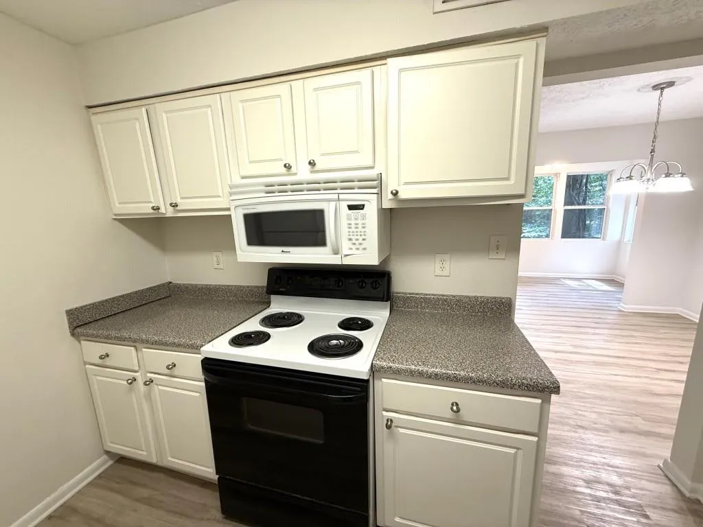 5153 Roswell Road Unit 2, Atlanta, Georgia 30342, 1 Bedroom Bedrooms, 0 ,1 BathroomBathrooms,Residential,For Sale,5153 Roswell Road Unit 2,7831665