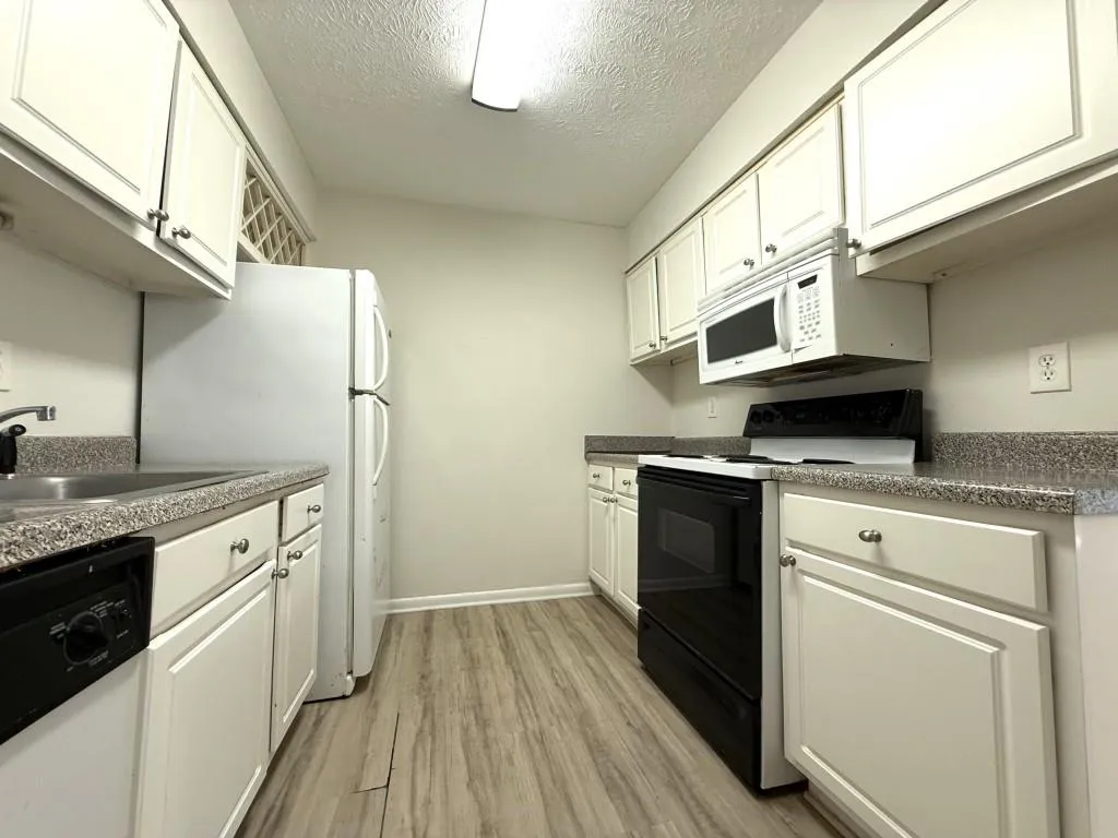 5153 Roswell Road Unit 2, Atlanta, Georgia 30342, 1 Bedroom Bedrooms, 0 ,1 BathroomBathrooms,Residential,For Sale,5153 Roswell Road Unit 2,7831665