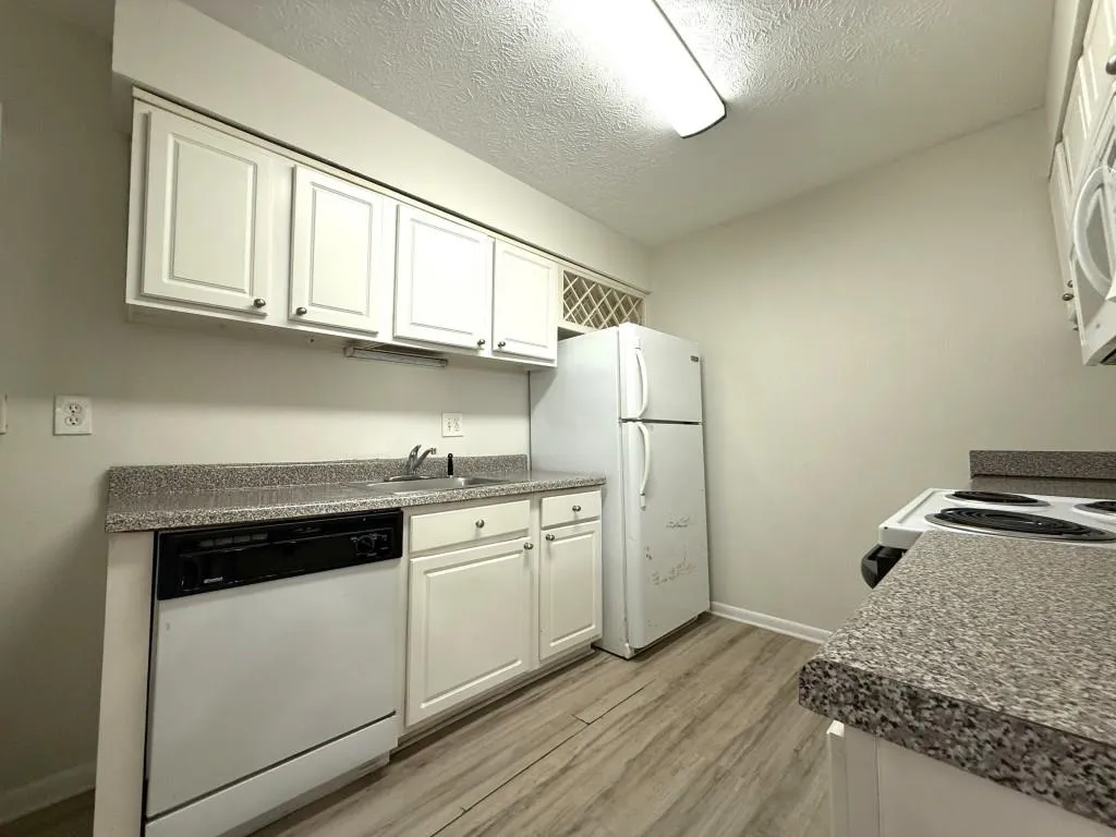5153 Roswell Road Unit 2, Atlanta, Georgia 30342, 1 Bedroom Bedrooms, 0 ,1 BathroomBathrooms,Residential,For Sale,5153 Roswell Road Unit 2,7831665