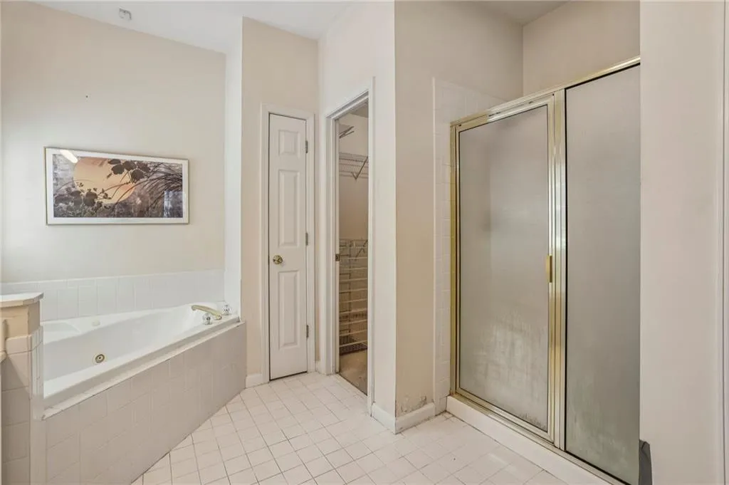 900 Lancaster Way, Atlanta, Georgia 30328, 4 Bedrooms Bedrooms, ,2 BathroomsBathrooms,Residential,For Sale,900 Lancaster Way,7680912