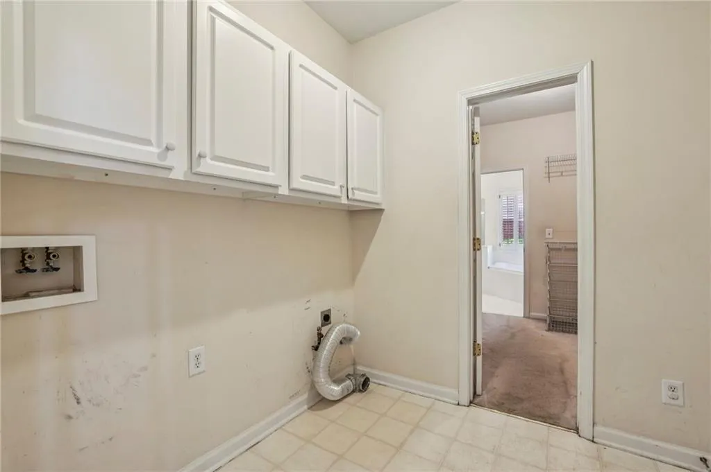 900 Lancaster Way, Atlanta, Georgia 30328, 4 Bedrooms Bedrooms, ,2 BathroomsBathrooms,Residential,For Sale,900 Lancaster Way,7680912