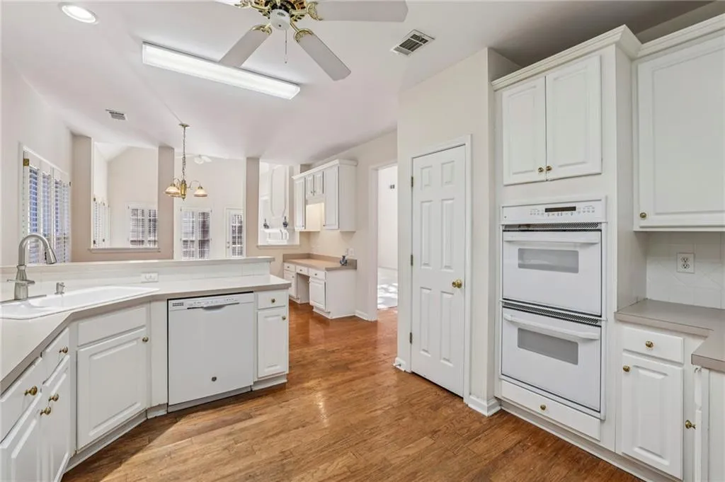 900 Lancaster Way, Atlanta, Georgia 30328, 4 Bedrooms Bedrooms, ,2 BathroomsBathrooms,Residential,For Sale,900 Lancaster Way,7680912