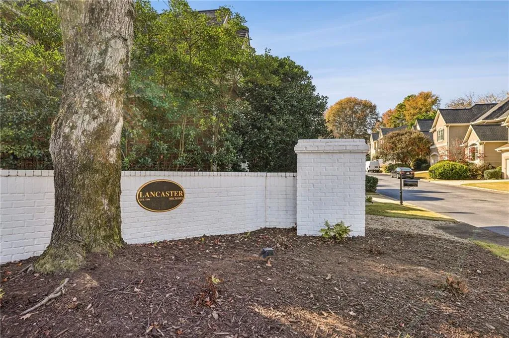 900 Lancaster Way, Atlanta, Georgia 30328, 4 Bedrooms Bedrooms, ,2 BathroomsBathrooms,Residential,For Sale,900 Lancaster Way,7680912