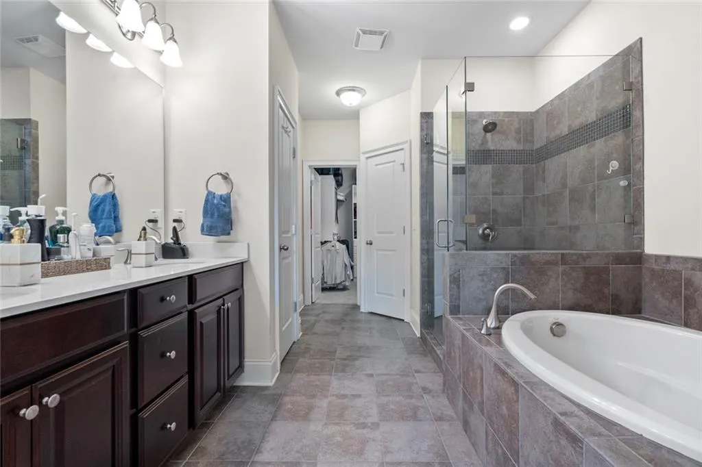 463 Alderwood Street, Atlanta, Georgia 30328, 3 Bedrooms Bedrooms, ,3 BathroomsBathrooms,Residential,Sold,463 Alderwood Street,6905349