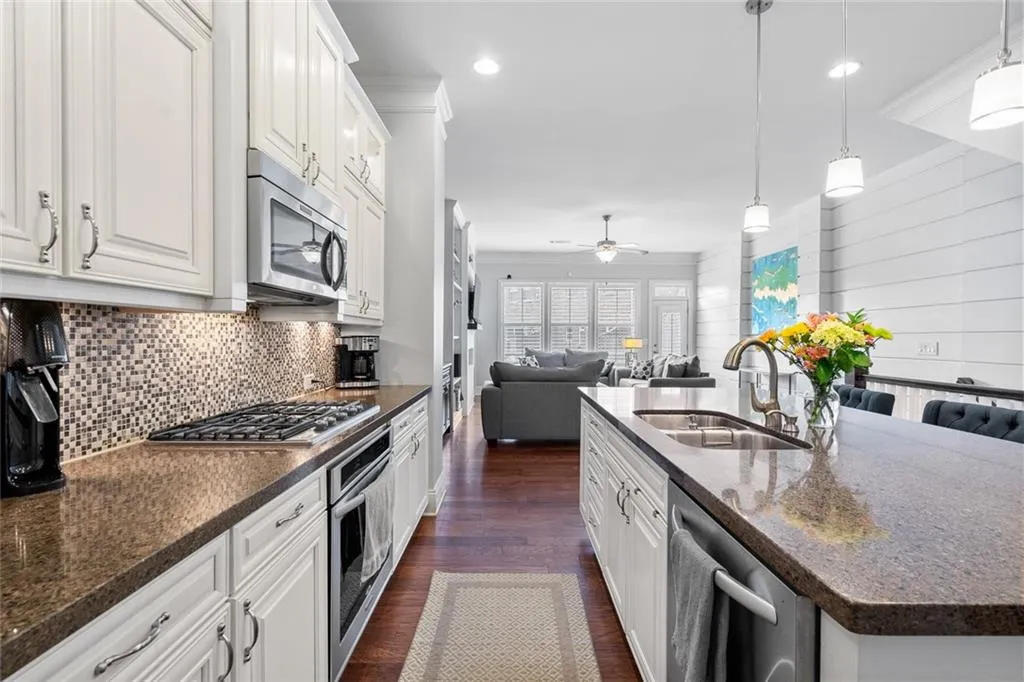 463 Alderwood Street, Atlanta, Georgia 30328, 3 Bedrooms Bedrooms, ,3 BathroomsBathrooms,Residential,Sold,463 Alderwood Street,6905349