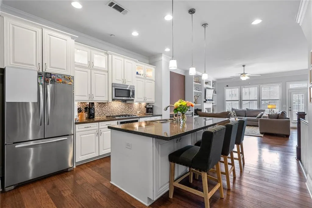 463 Alderwood Street, Atlanta, Georgia 30328, 3 Bedrooms Bedrooms, ,3 BathroomsBathrooms,Residential,Sold,463 Alderwood Street,6905349