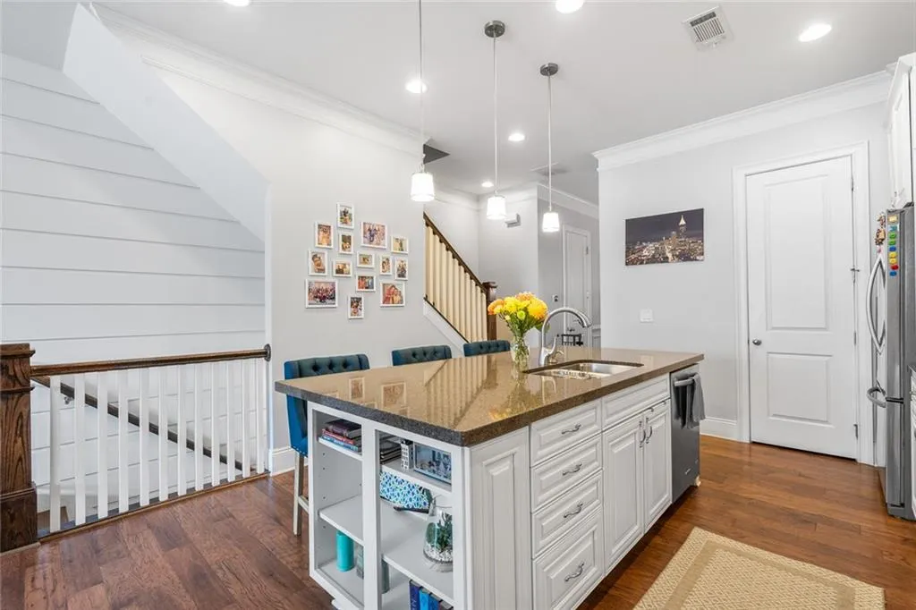 463 Alderwood Street, Atlanta, Georgia 30328, 3 Bedrooms Bedrooms, ,3 BathroomsBathrooms,Residential,Sold,463 Alderwood Street,6905349