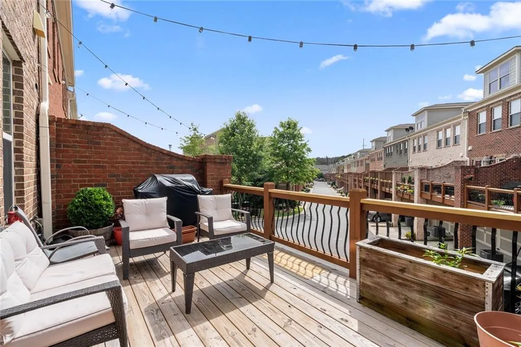 463 Alderwood Street, Atlanta, Georgia 30328, 3 Bedrooms Bedrooms, ,3 BathroomsBathrooms,Residential,Sold,463 Alderwood Street,6905349