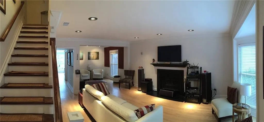 7500 Roswell Road Unit 12, Sandy Springs, Georgia 30350, 2 Bedrooms Bedrooms, ,2 BathroomsBathrooms,Residential,Sold,7500 Roswell Road Unit 12,6519670