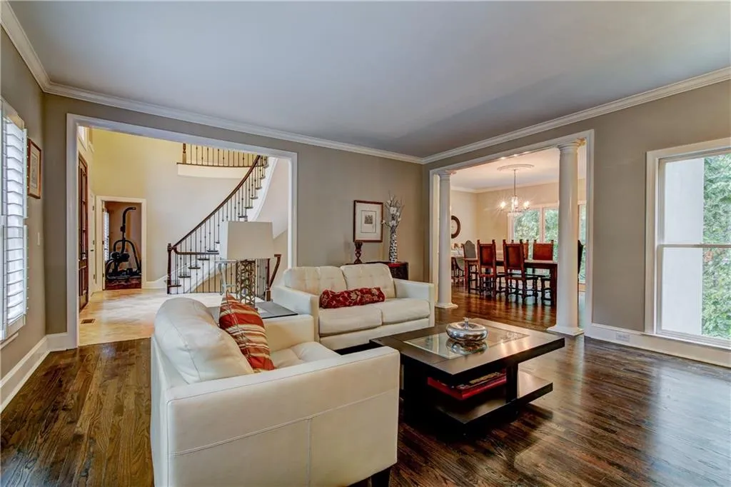 8440 Valemont Drive, Sandy Springs, Georgia 30350, 5 Bedrooms Bedrooms, ,4 BathroomsBathrooms,Residential,Sold,8440 Valemont Drive,6097381