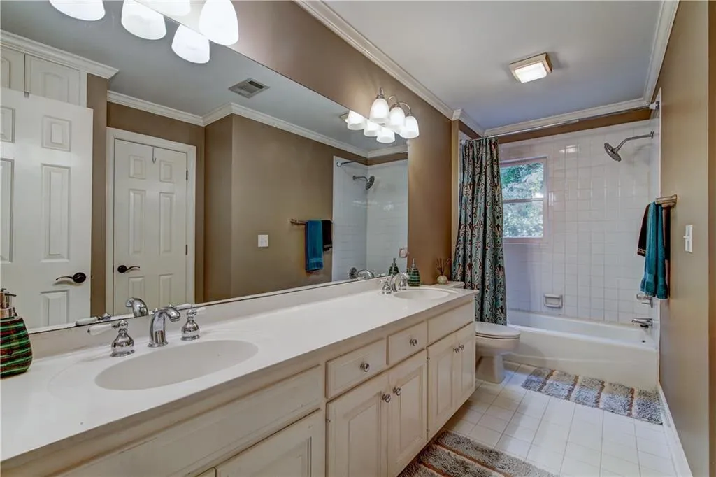 8440 Valemont Drive, Sandy Springs, Georgia 30350, 5 Bedrooms Bedrooms, ,4 BathroomsBathrooms,Residential,Sold,8440 Valemont Drive,6097381