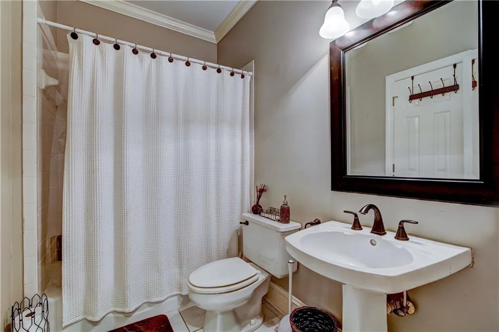 8440 Valemont Drive, Sandy Springs, Georgia 30350, 5 Bedrooms Bedrooms, ,4 BathroomsBathrooms,Residential,Sold,8440 Valemont Drive,6097381
