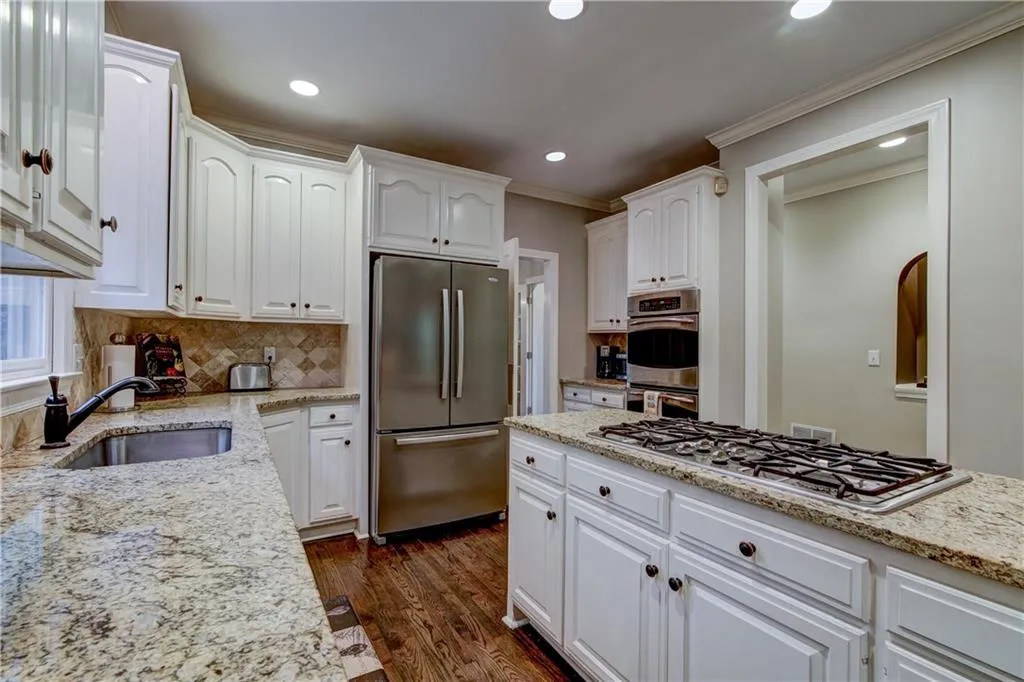 8440 Valemont Drive, Sandy Springs, Georgia 30350, 5 Bedrooms Bedrooms, ,4 BathroomsBathrooms,Residential,Sold,8440 Valemont Drive,6097381