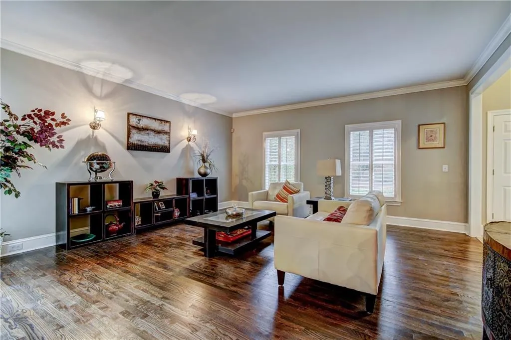 8440 Valemont Drive, Sandy Springs, Georgia 30350, 5 Bedrooms Bedrooms, ,4 BathroomsBathrooms,Residential,Sold,8440 Valemont Drive,6097381