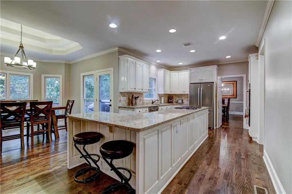8440 Valemont Drive, Sandy Springs, Georgia 30350, 5 Bedrooms Bedrooms, ,4 BathroomsBathrooms,Residential,Sold,8440 Valemont Drive,6097381