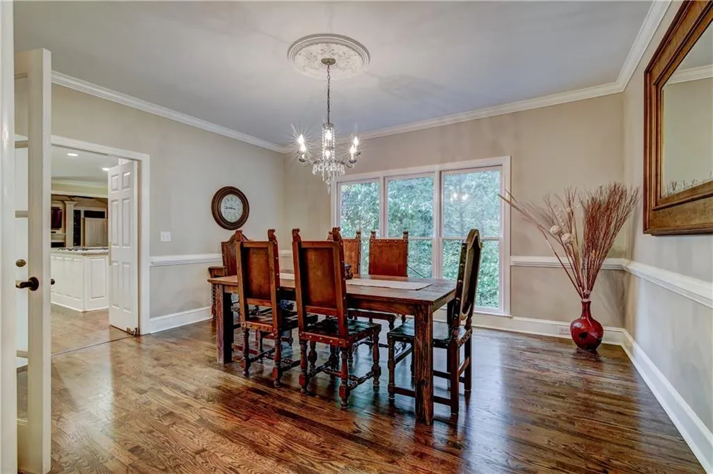 8440 Valemont Drive, Sandy Springs, Georgia 30350, 5 Bedrooms Bedrooms, ,4 BathroomsBathrooms,Residential,Sold,8440 Valemont Drive,6097381