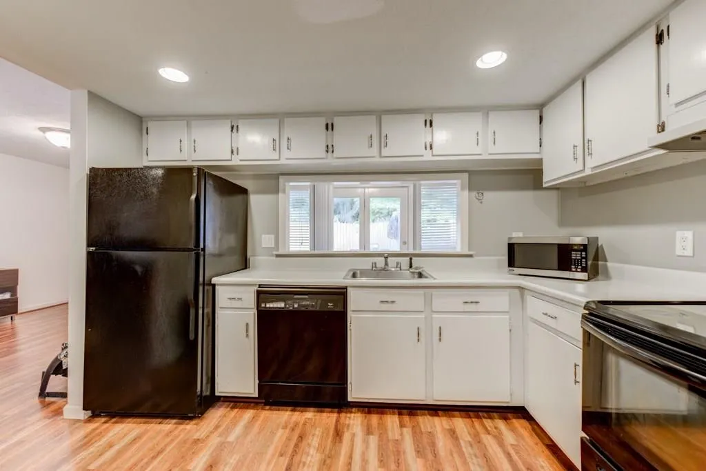 7750 Roswell Road Unit 6c, Atlanta, Georgia 30350, 3 Bedrooms Bedrooms, ,2 BathroomsBathrooms,Residential,Sold,7750 Roswell Road Unit 6c,6042251