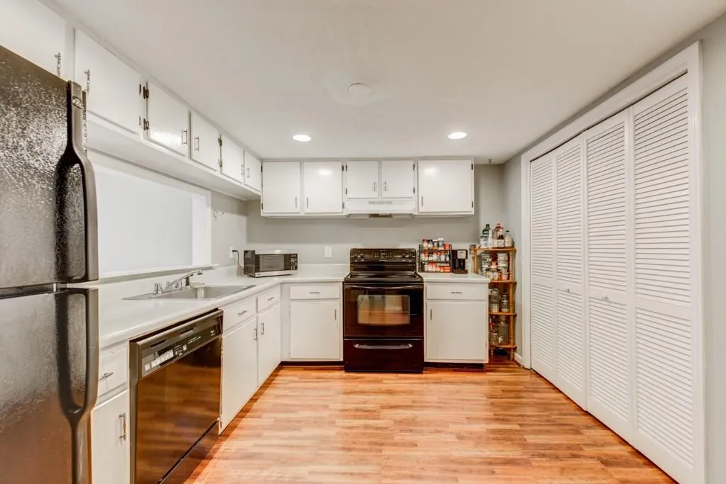 7750 Roswell Road Unit 6c, Atlanta, Georgia 30350, 3 Bedrooms Bedrooms, ,2 BathroomsBathrooms,Residential,Sold,7750 Roswell Road Unit 6c,6042251