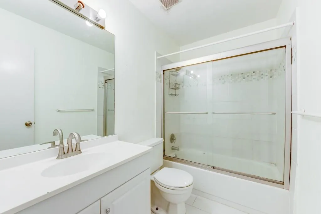 7750 Roswell Road Unit 6c, Atlanta, Georgia 30350, 3 Bedrooms Bedrooms, ,2 BathroomsBathrooms,Residential,Sold,7750 Roswell Road Unit 6c,6042251