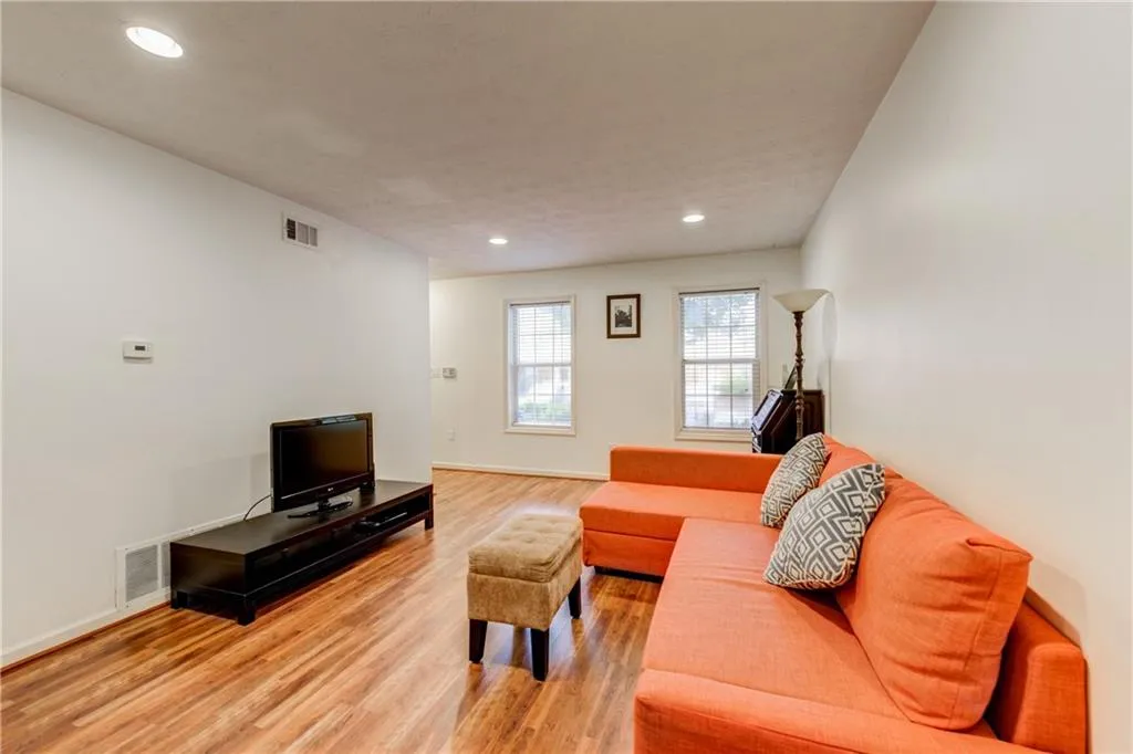 7750 Roswell Road Unit 6c, Atlanta, Georgia 30350, 3 Bedrooms Bedrooms, ,2 BathroomsBathrooms,Residential,Sold,7750 Roswell Road Unit 6c,6042251