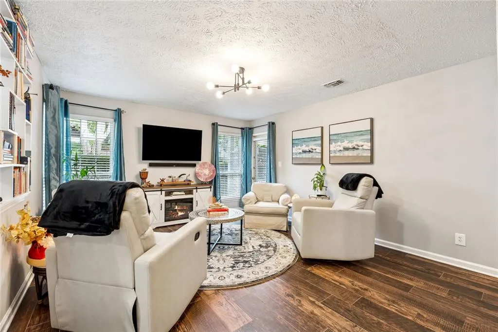 6808 Glenridge Drive Unit H, Atlanta, Georgia 30328, 1 Bedroom Bedrooms, ,1 BathroomBathrooms,Residential,For Sale,6808 Glenridge Drive Unit H,7659385