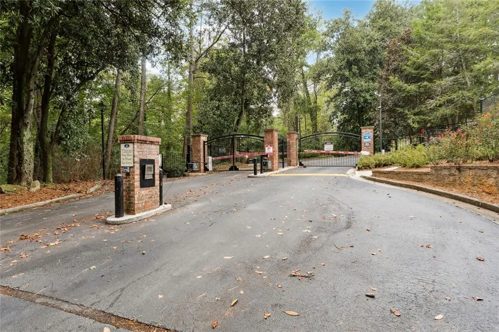 6808 Glenridge Drive Unit H, Atlanta, Georgia 30328, 1 Bedroom Bedrooms, ,1 BathroomBathrooms,Residential,For Sale,6808 Glenridge Drive Unit H,7659385
