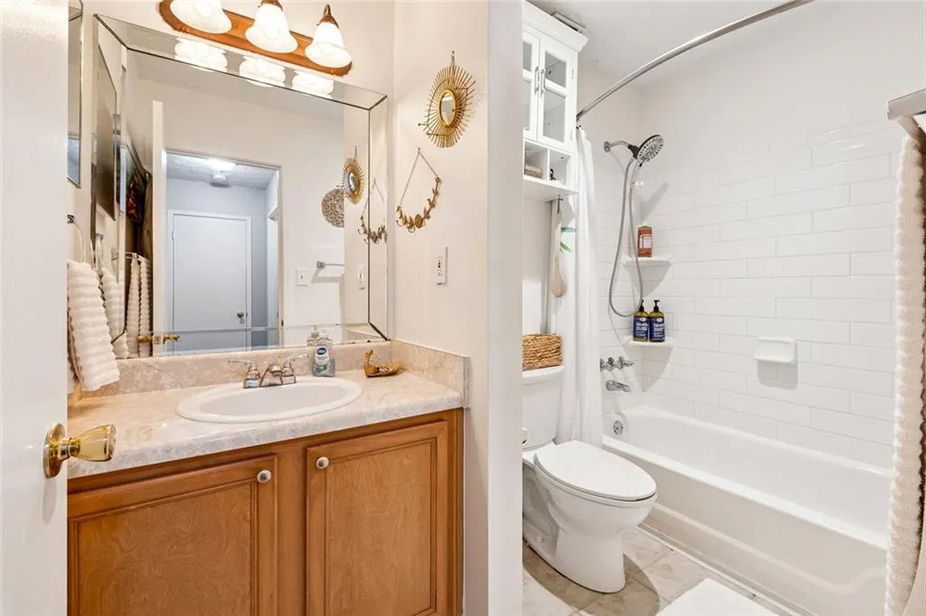 6808 Glenridge Drive Unit H, Atlanta, Georgia 30328, 1 Bedroom Bedrooms, ,1 BathroomBathrooms,Residential,For Sale,6808 Glenridge Drive Unit H,7659385