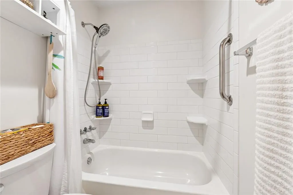 6808 Glenridge Drive Unit H, Atlanta, Georgia 30328, 1 Bedroom Bedrooms, ,1 BathroomBathrooms,Residential,For Sale,6808 Glenridge Drive Unit H,7659385