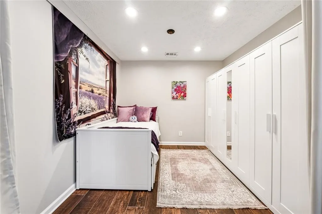 6808 Glenridge Drive Unit H, Atlanta, Georgia 30328, 1 Bedroom Bedrooms, ,1 BathroomBathrooms,Residential,For Sale,6808 Glenridge Drive Unit H,7659385