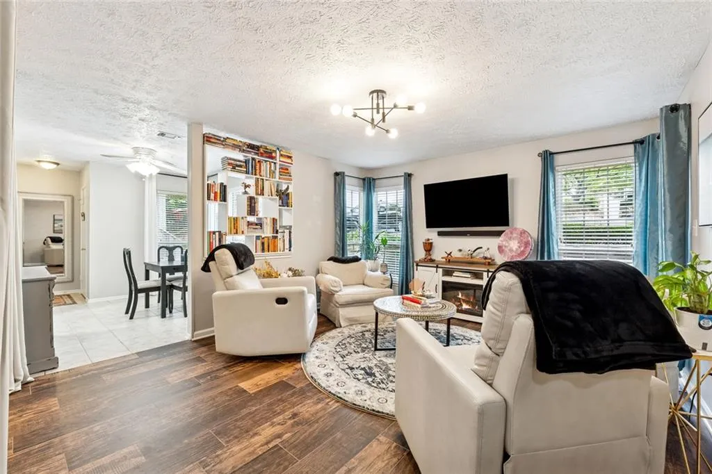 6808 Glenridge Drive Unit H, Atlanta, Georgia 30328, 1 Bedroom Bedrooms, ,1 BathroomBathrooms,Residential,For Sale,6808 Glenridge Drive Unit H,7659385
